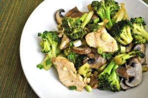 One-Pot Chicken, Mushrooms & Broccoli